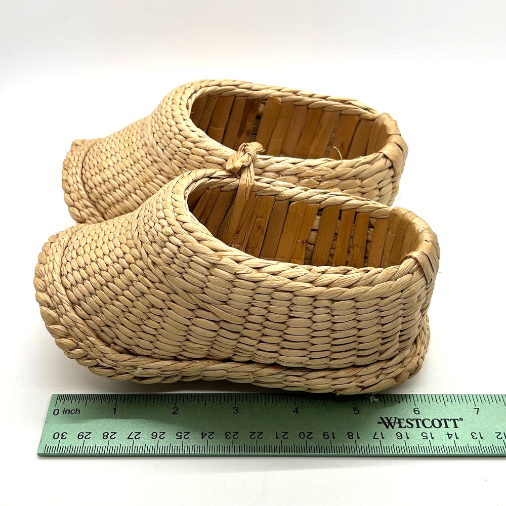 Vintage Woven Straw Childrens Shoes Made in Shandong China - Picture 8 of 9